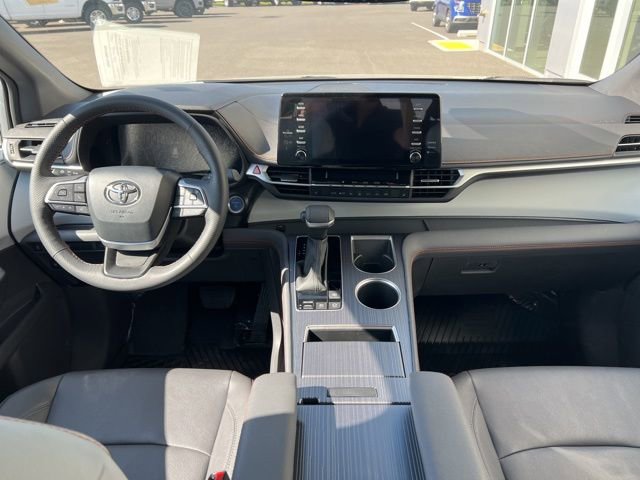 Used 2024 Toyota Sienna XSE image 8