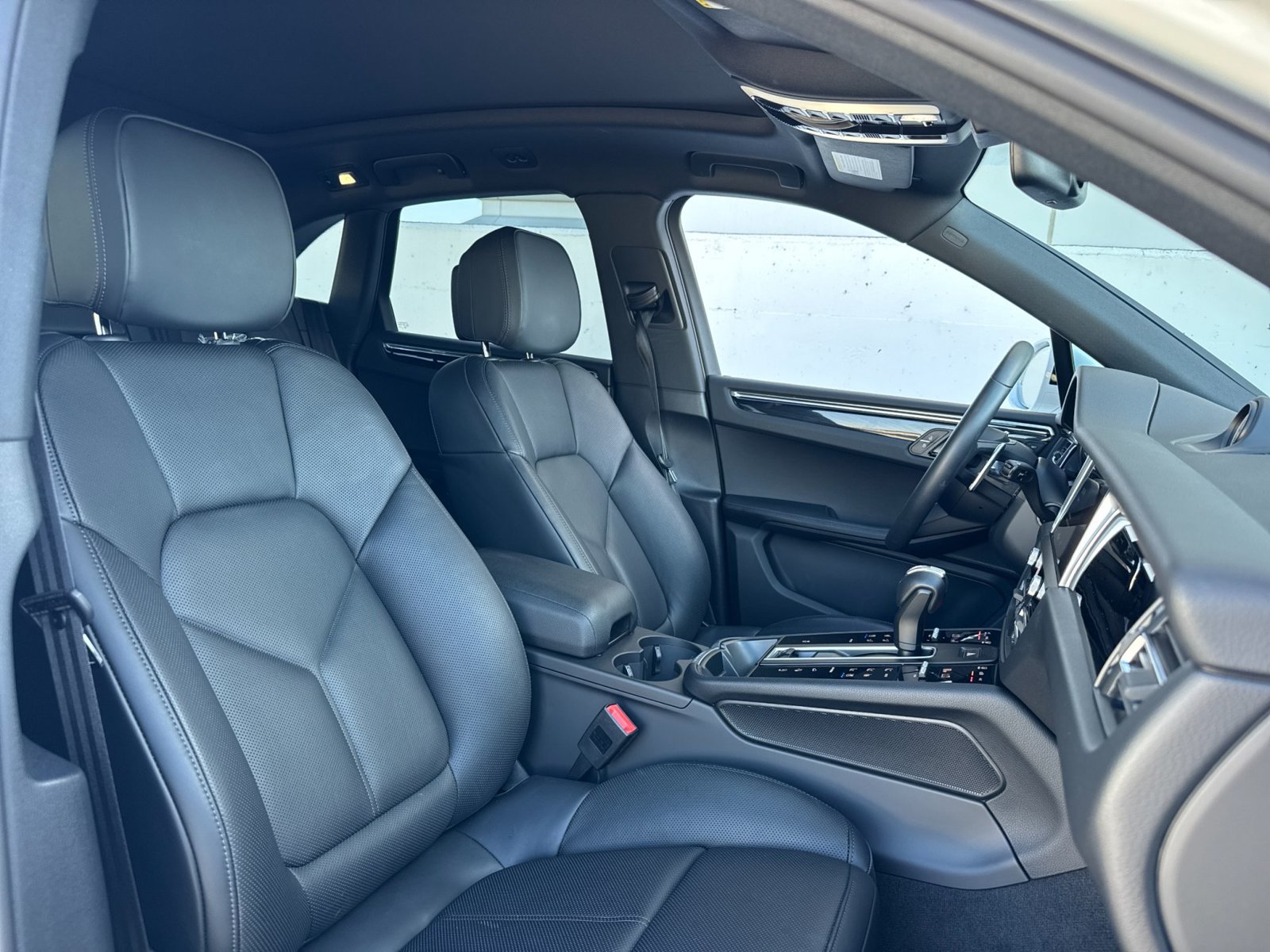 Certified 2026 Porsche Macan AWD/4WD image 27