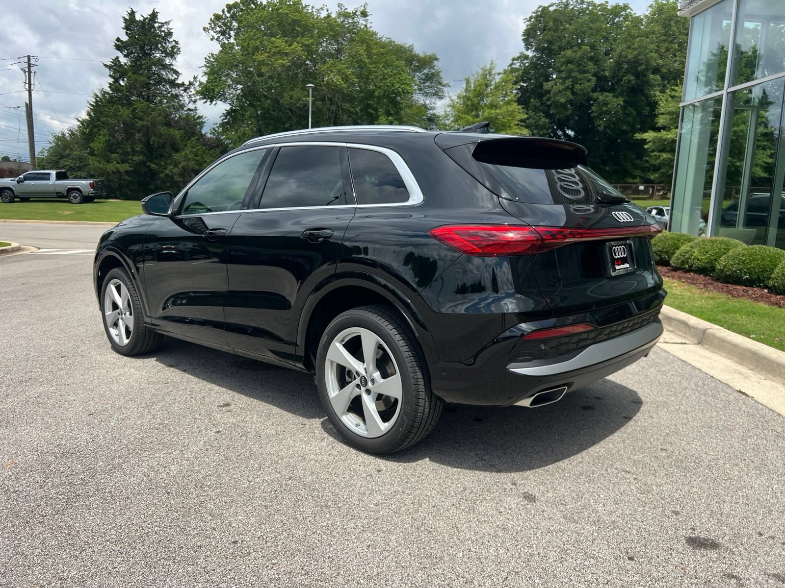 Used 2025 Audi Q5 Premium Plus w/ Premium Plus AWD/4WD image 8