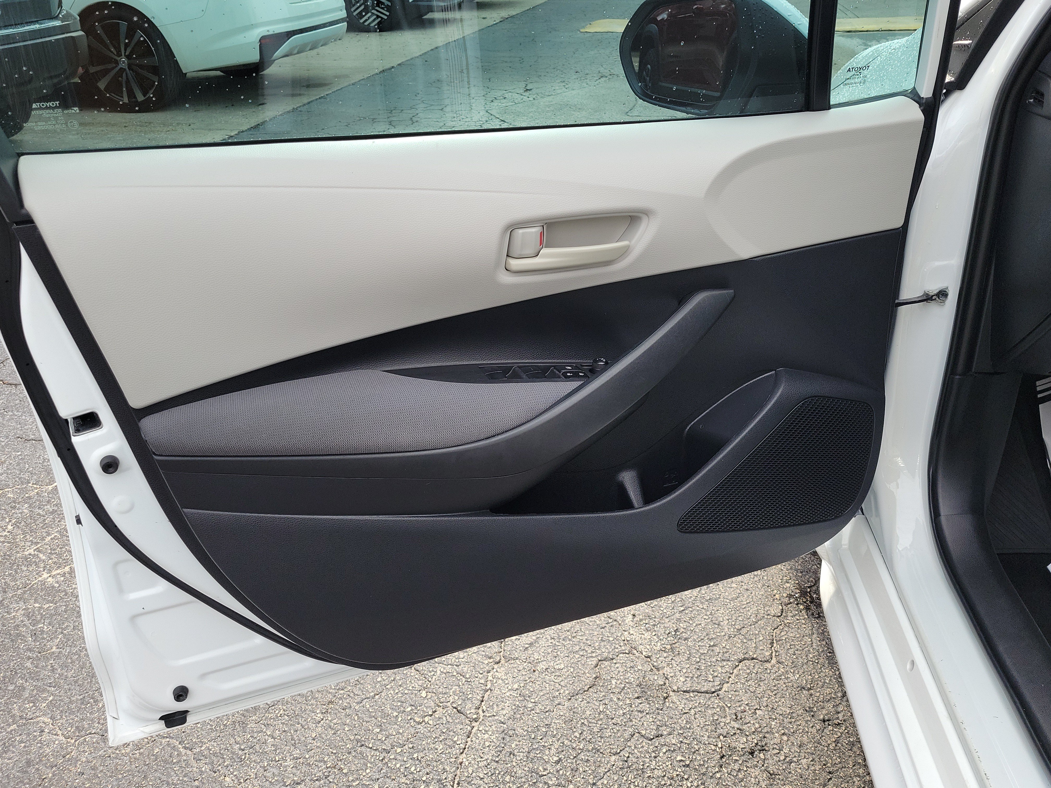 Used 2022 Toyota Corolla LE FWD image 16