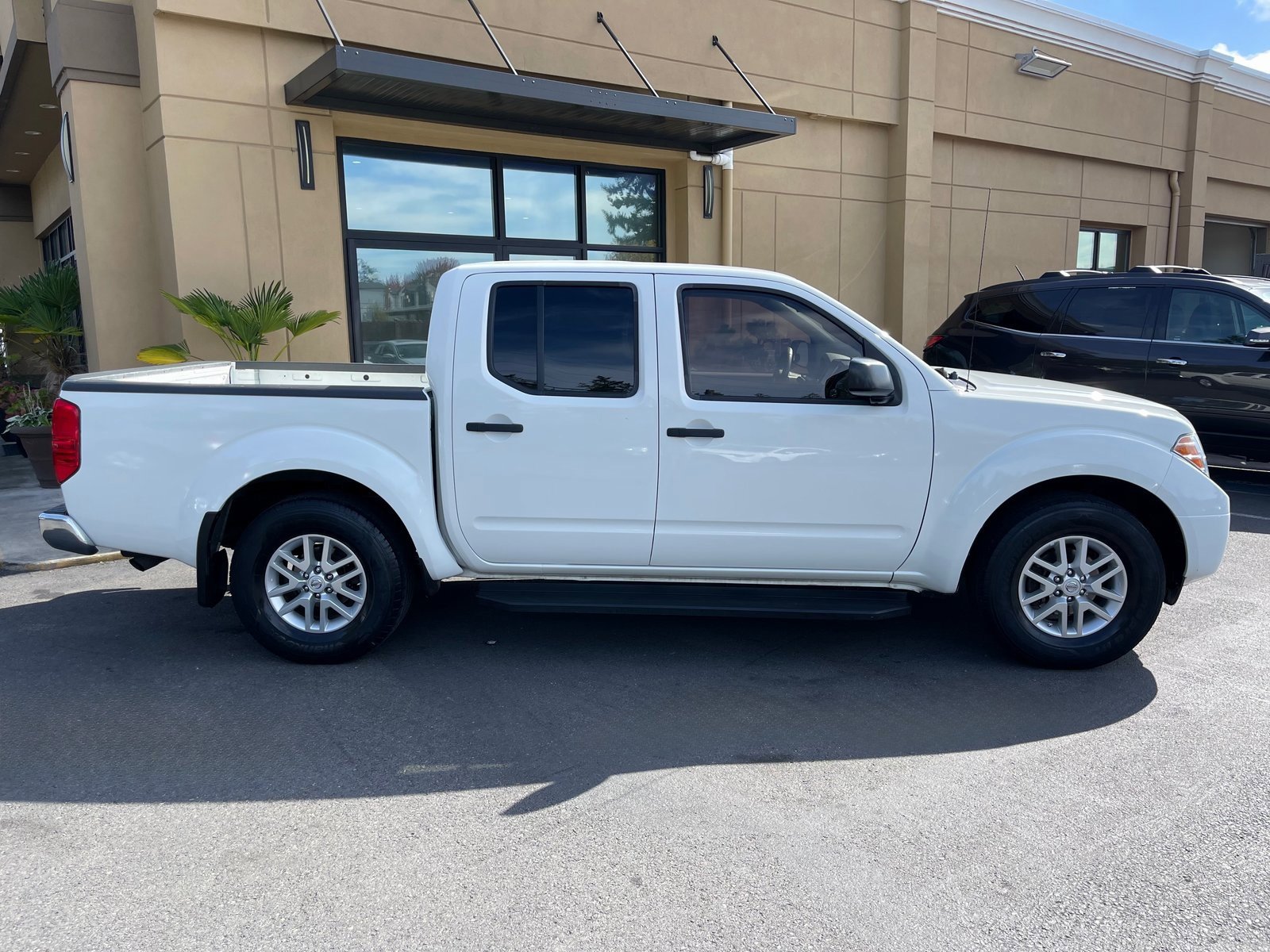 Used 2019 Nissan Frontier SV image 8