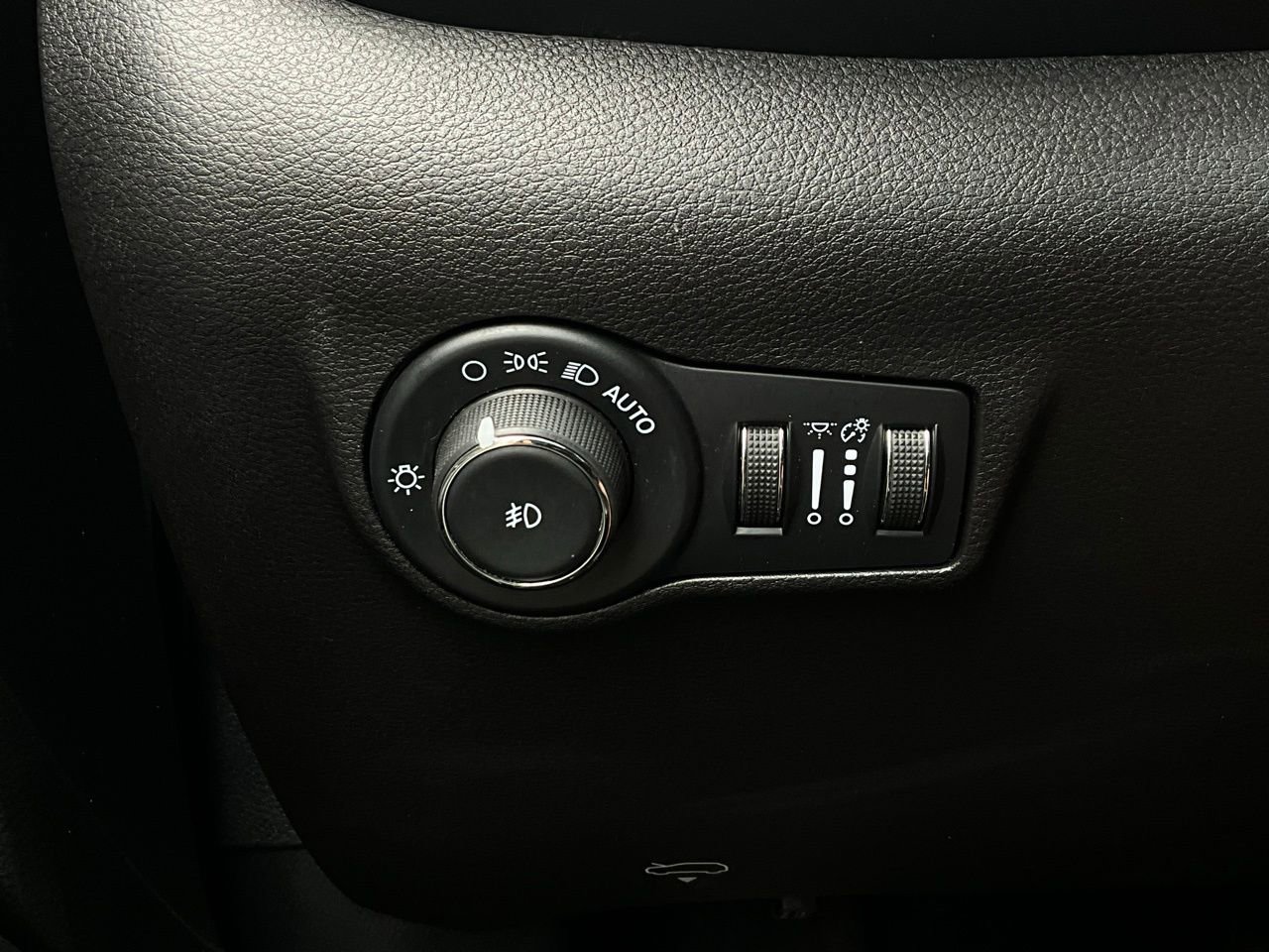 Used 2025 Jeep Compass Latitude image 21