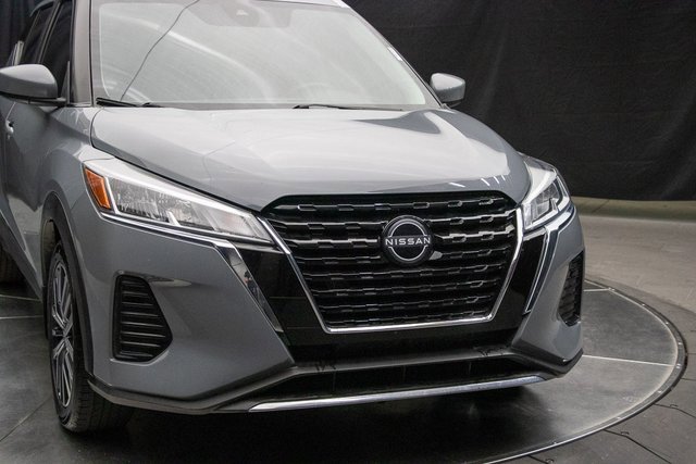 Used 2023 Nissan Kicks SV image 3