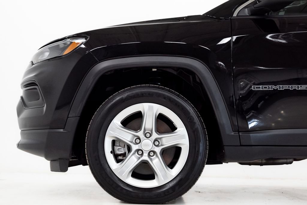 Used 2023 Jeep Compass Latitude image 28