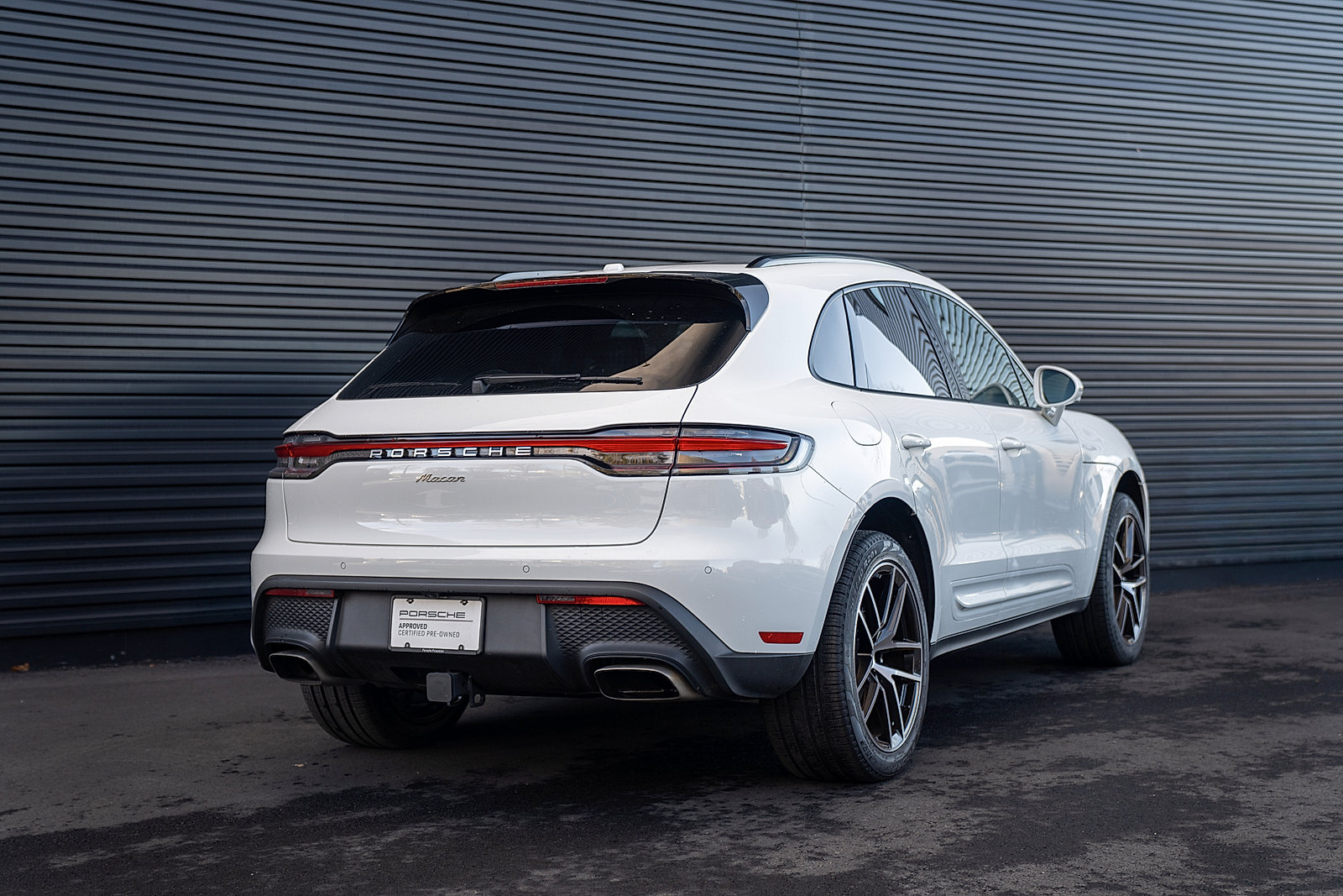 Certified 2025 Porsche Macan Turbo AWD/4WD image 28