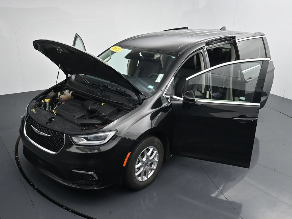 Used 2023 Chrysler Pacifica Touring-L FWD image 40