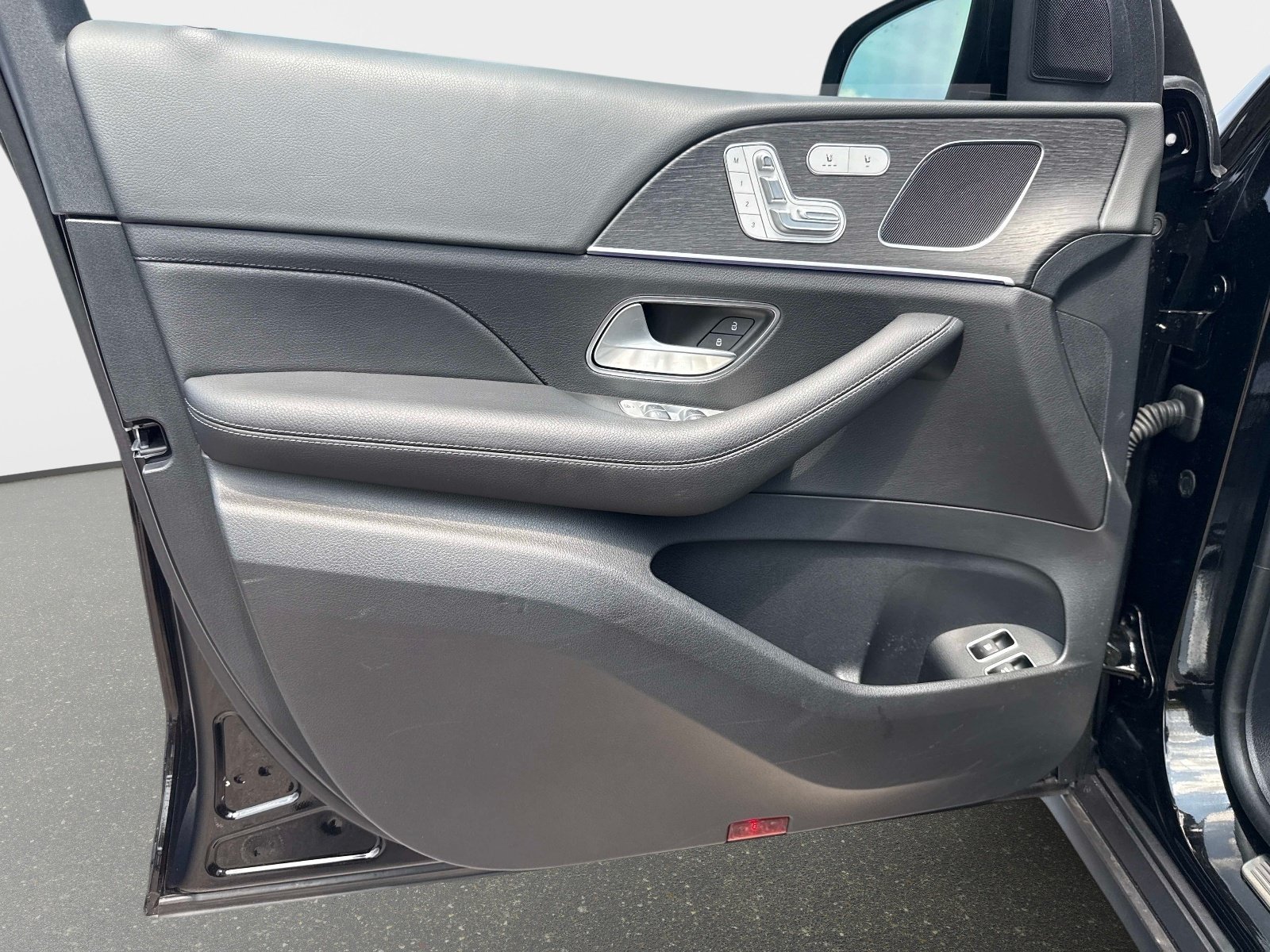 Certified 2025 Mercedes-Benz GLE 450e 4MATIC image 15
