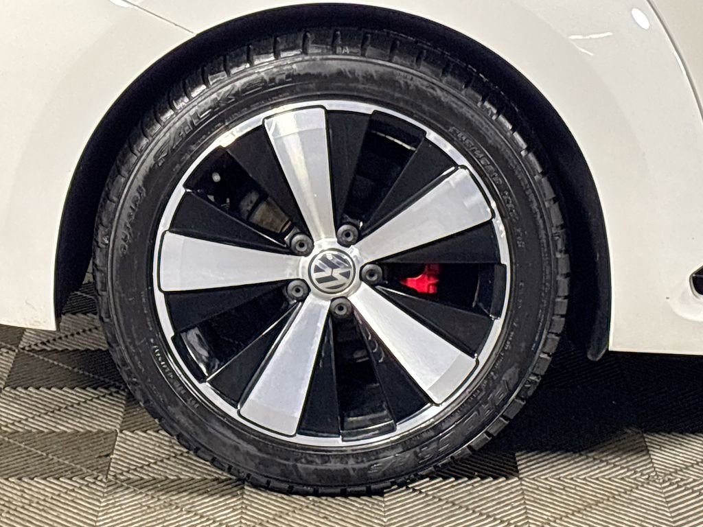 Used 2013 Volkswagen Beetle 2.0T image 20