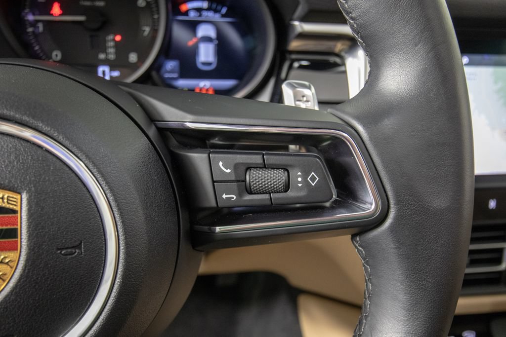 Used 2024 Porsche Macan AWD/4WD image 21