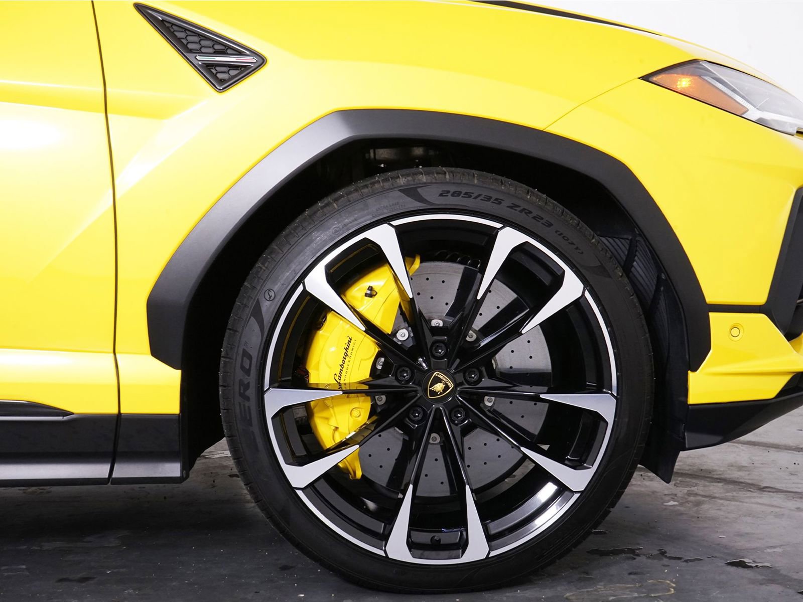 Used 2023 Lamborghini Urus S AWD/4WD image 16