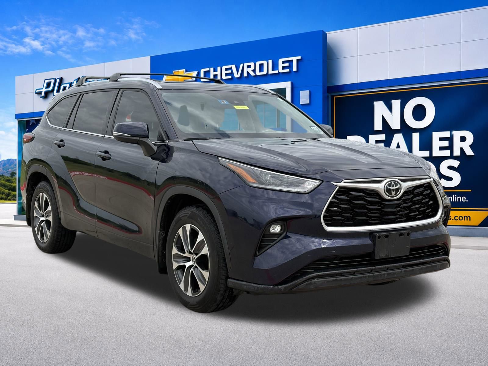 Used 2021 Toyota Highlander XLE FWD image 1