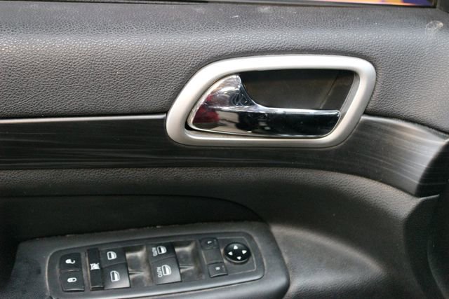 Used 2019 Jeep Grand Cherokee Altitude AWD/4WD image 17