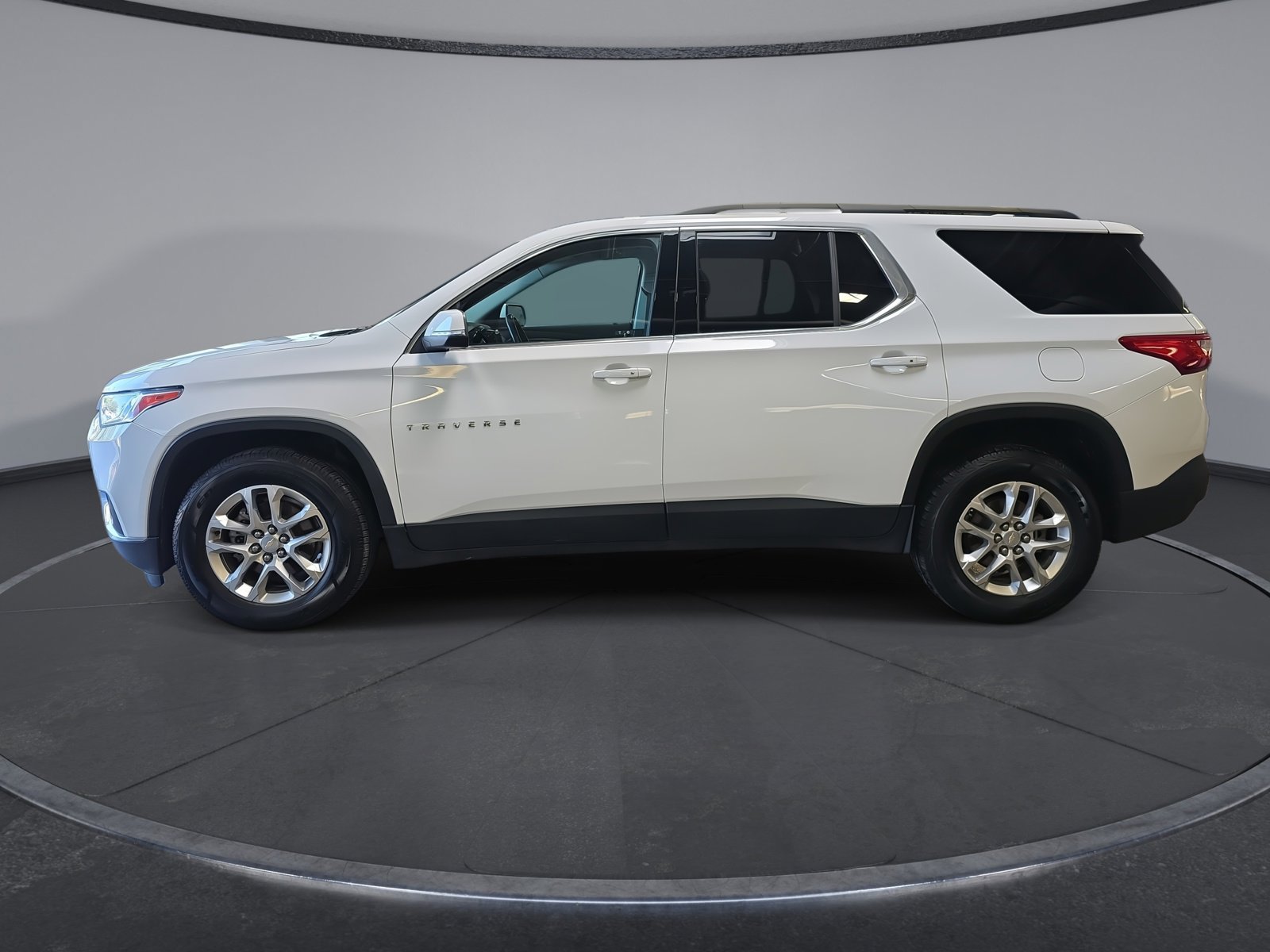 Used 2021 Chevrolet Traverse LT w/ LPO, Floor Liner Package AWD/4WD image 5