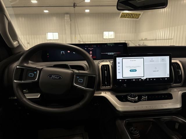 Used 2025 Ford Expedition Active AWD/4WD image 10