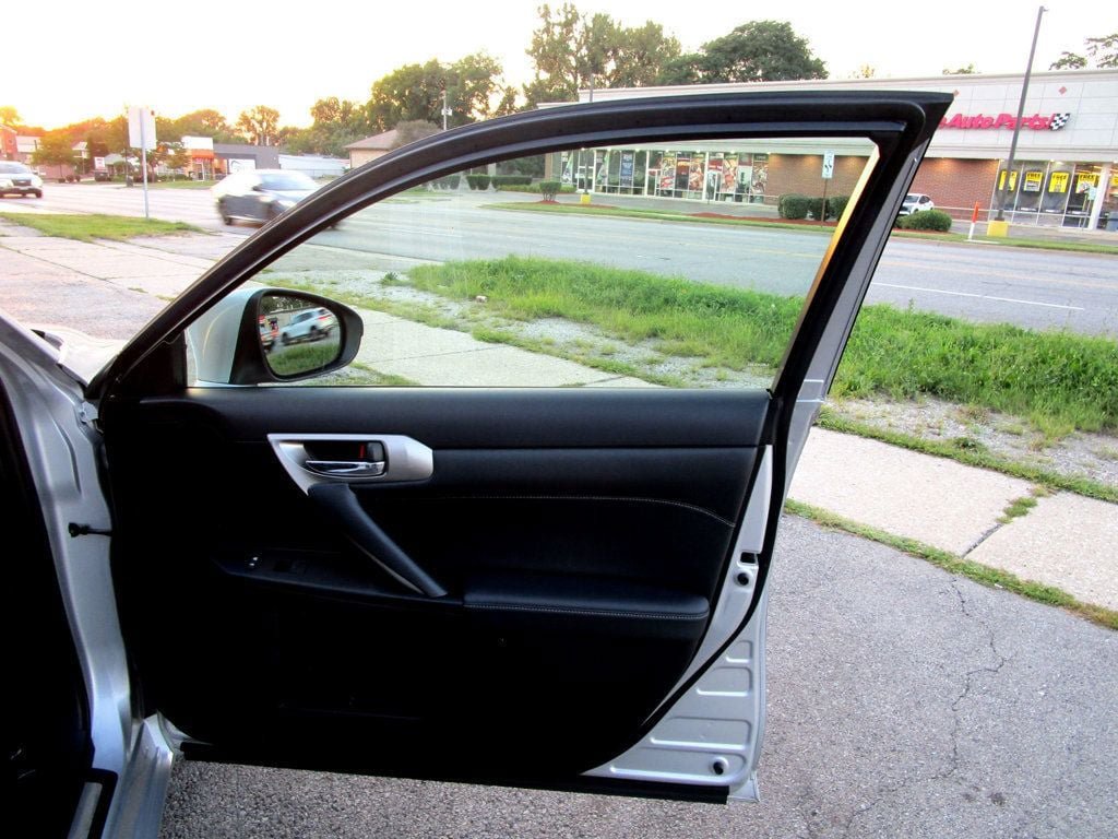 Used 2014 Lexus CT 200h FWD image 32
