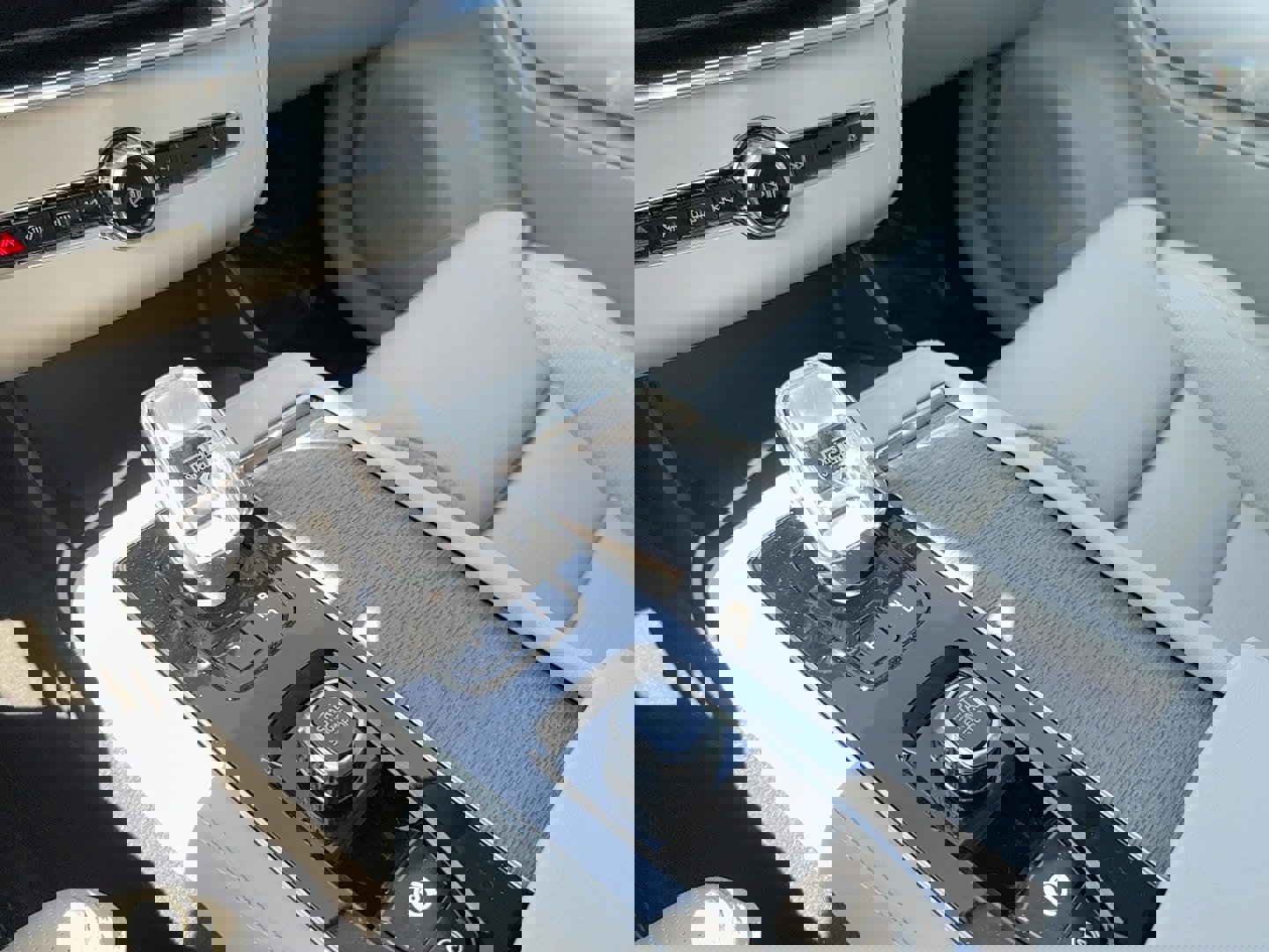 New 2026 Volvo XC90 B6 Ultra image 24