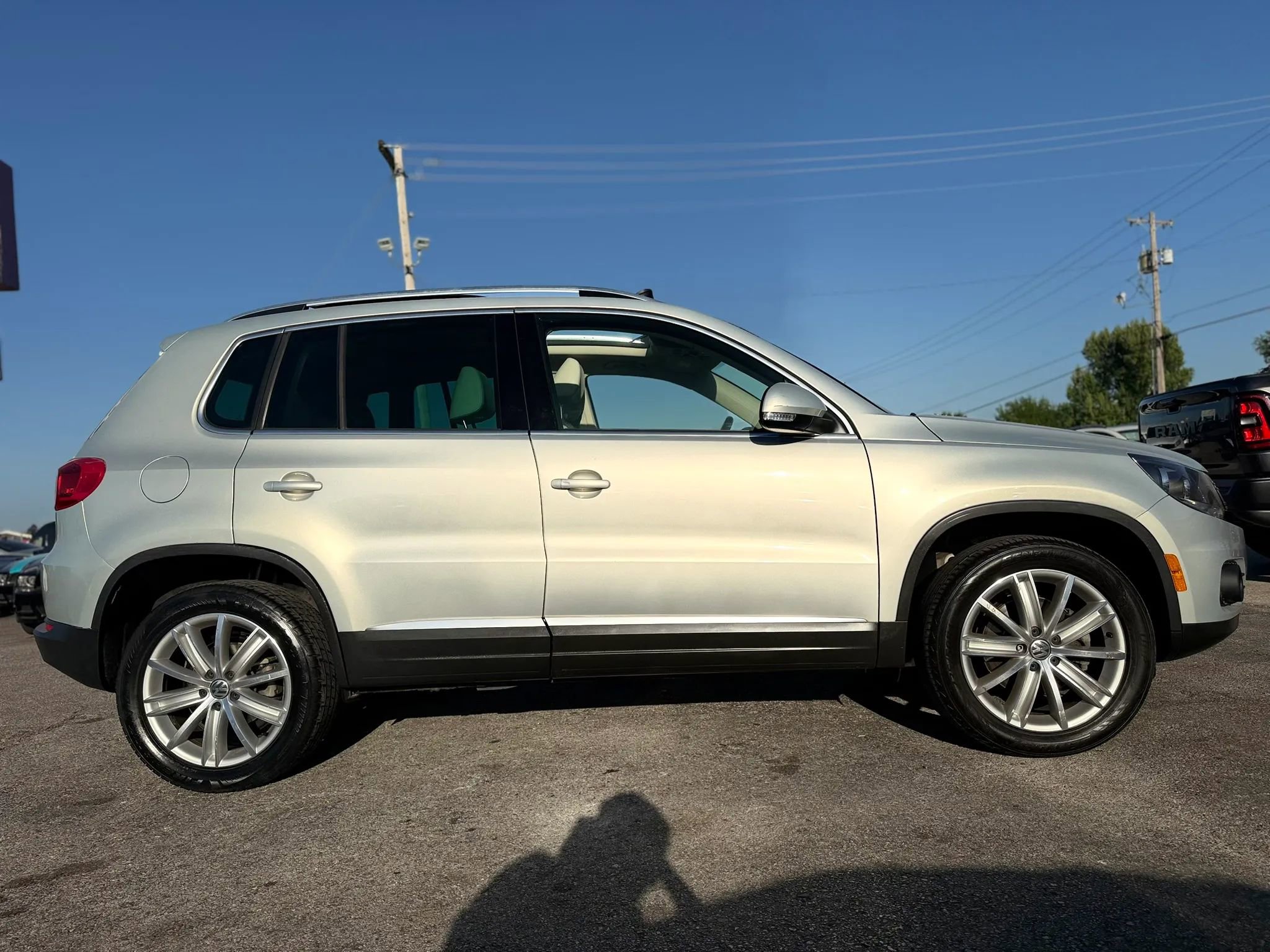 Used 2014 Volkswagen Tiguan SEL FWD image 3