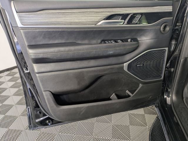 Certified 2024 Jeep Wagoneer L Series II w/ Flexible Seating Group AWD/4WD image 9