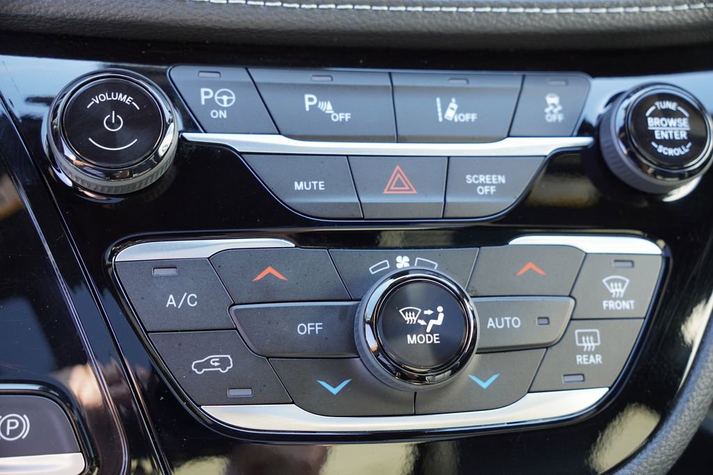 Used 2024 Chrysler Pacifica Premium image 33