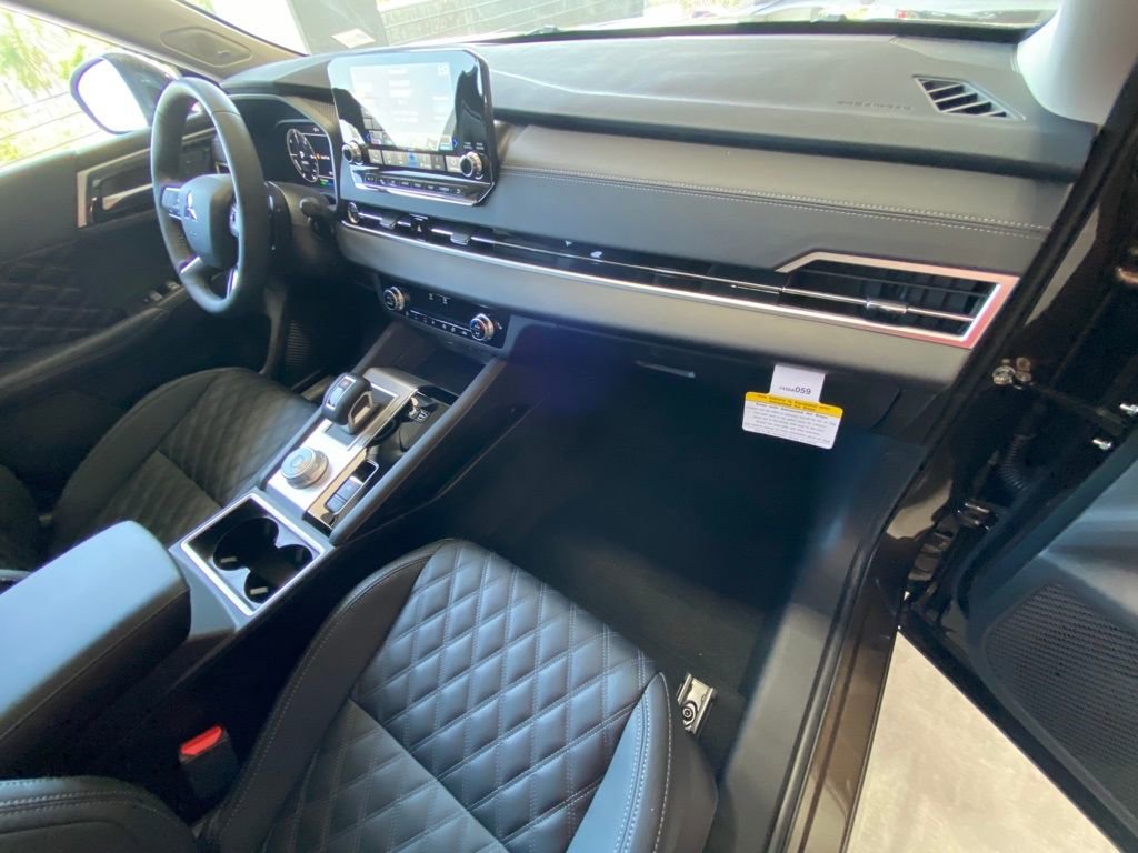 New 2023 Mitsubishi Outlander SEL image 25