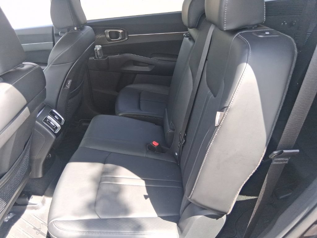 Certified 2025 Kia Sorento S FWD image 15