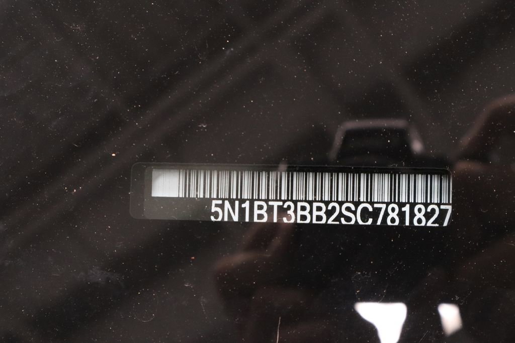 Certified 2025 Nissan Rogue SV image 31