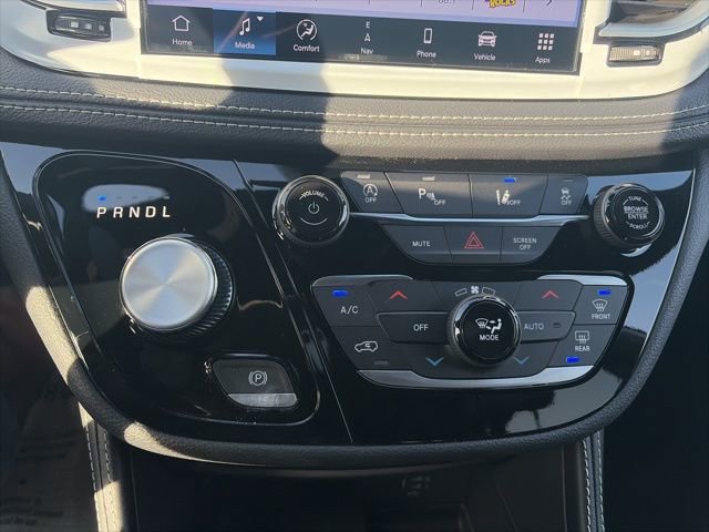 New 2026 Chrysler Pacifica Limited w/ Uconnect Theater Family Group image 22
