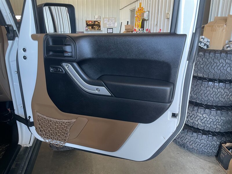 Used 2012 Jeep Wrangler Rubicon w/ PWR Convenience Group AWD/4WD image 18