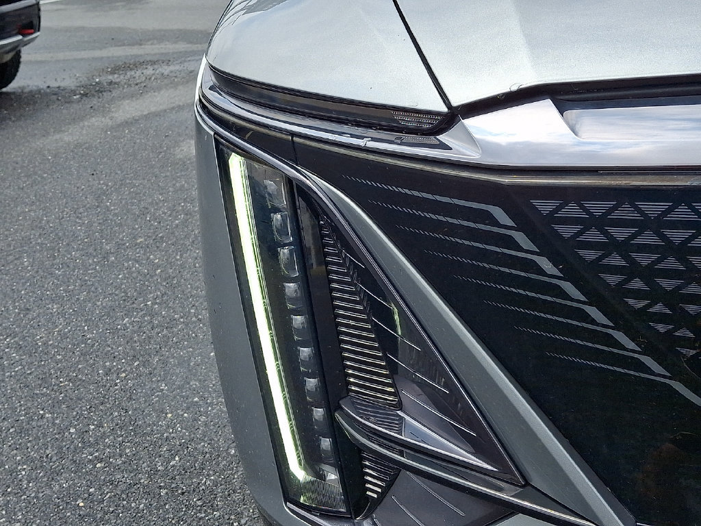 Used 2024 Cadillac Lyriq Sport w/ LPO, Floor Liner Package AWD/4WD image 11