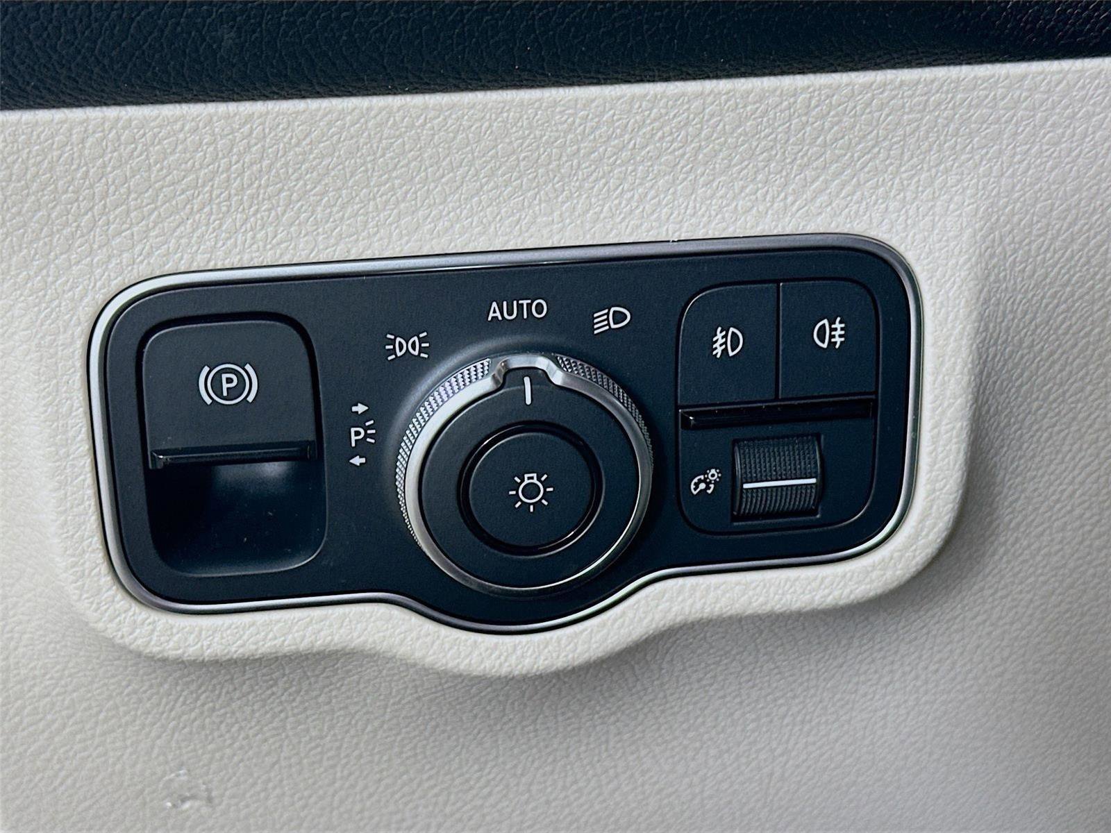 Certified 2025 Mercedes-Benz GLB 250 4MATIC image 10