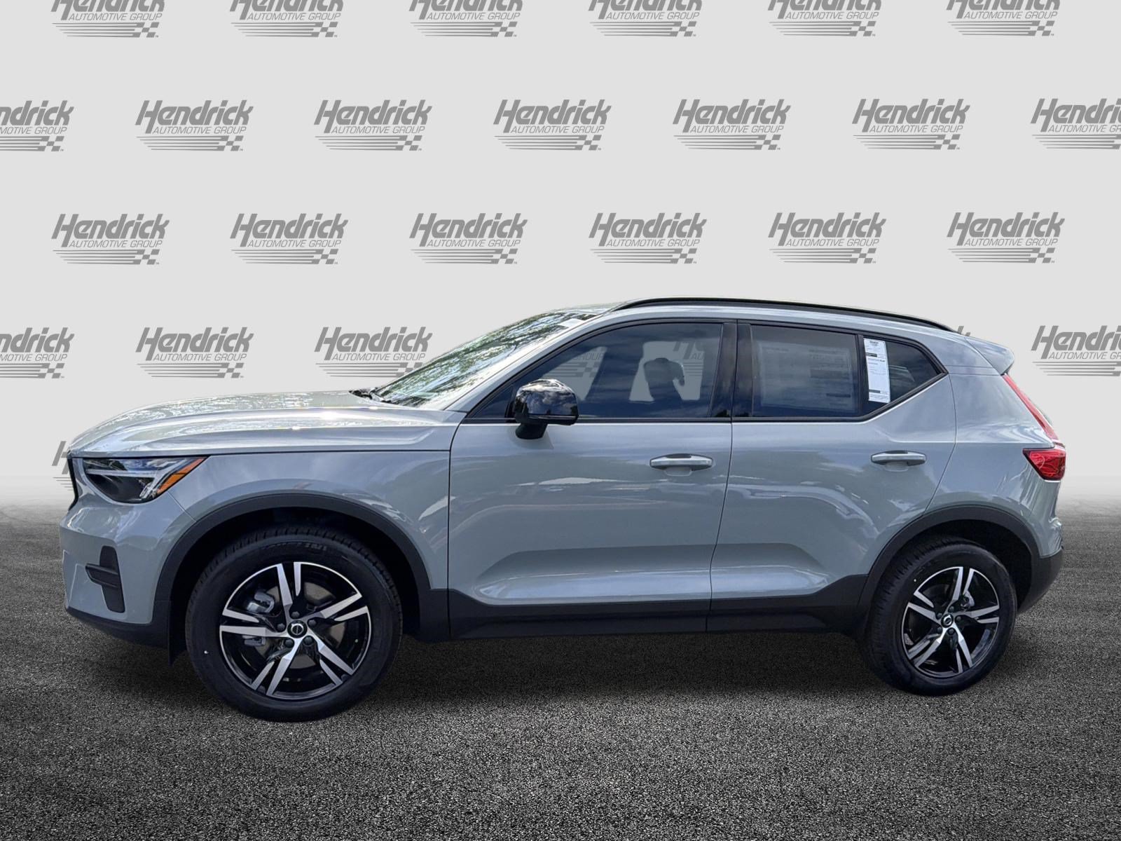 New 2026 Volvo XC40 B4 Core w/ Climate Package FWD image 6