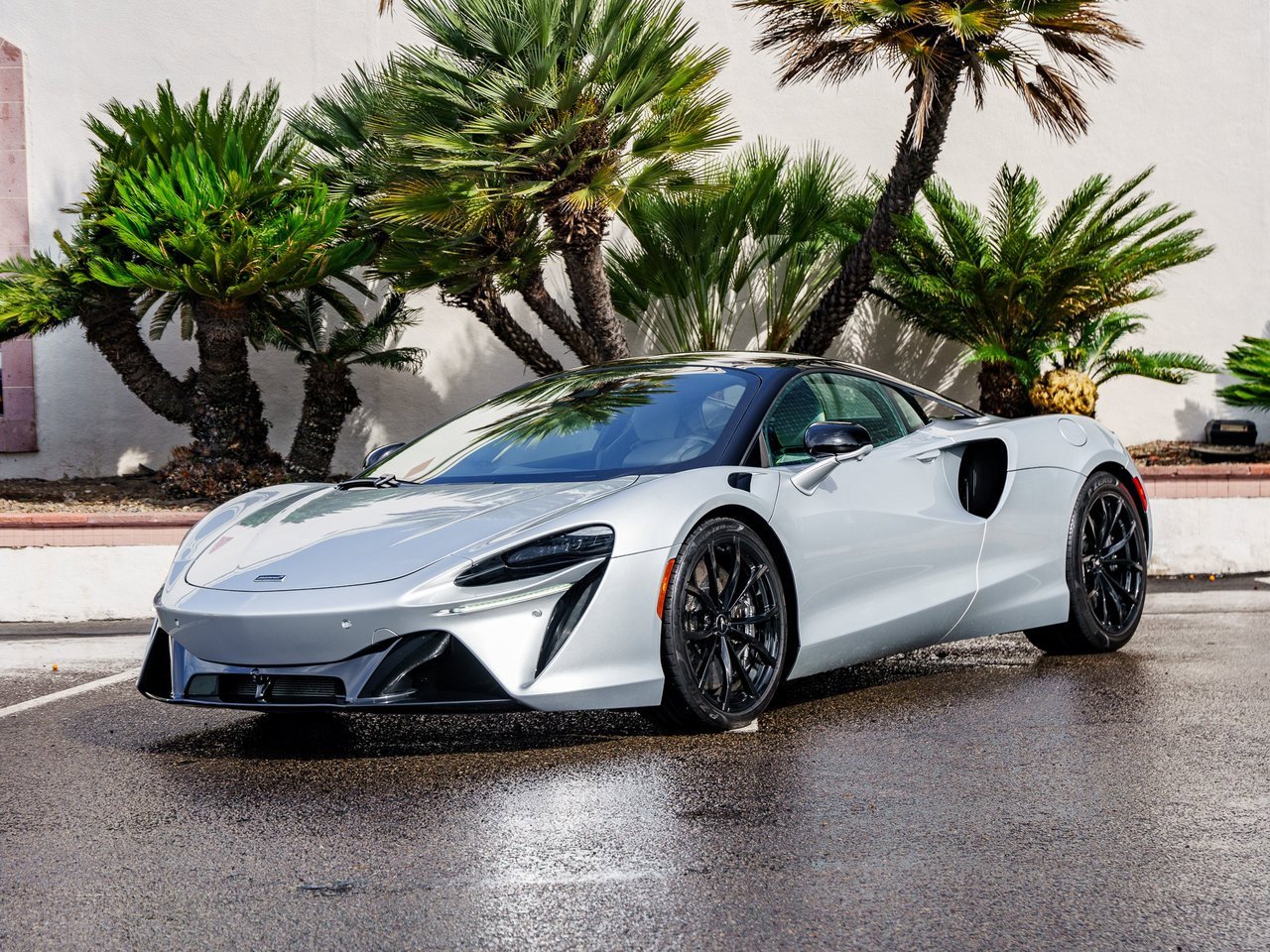 Used 2023 McLaren Artura image 22