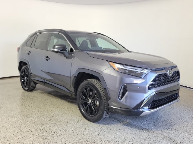 Used 2025 Toyota RAV4 XSE w/ Advanced Technology Package AWD/4WD image 4