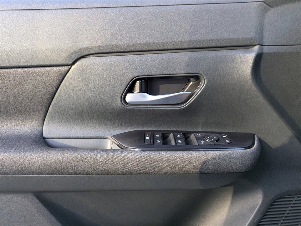 New 2025 Nissan Kicks SV w/ Charging Package image 28