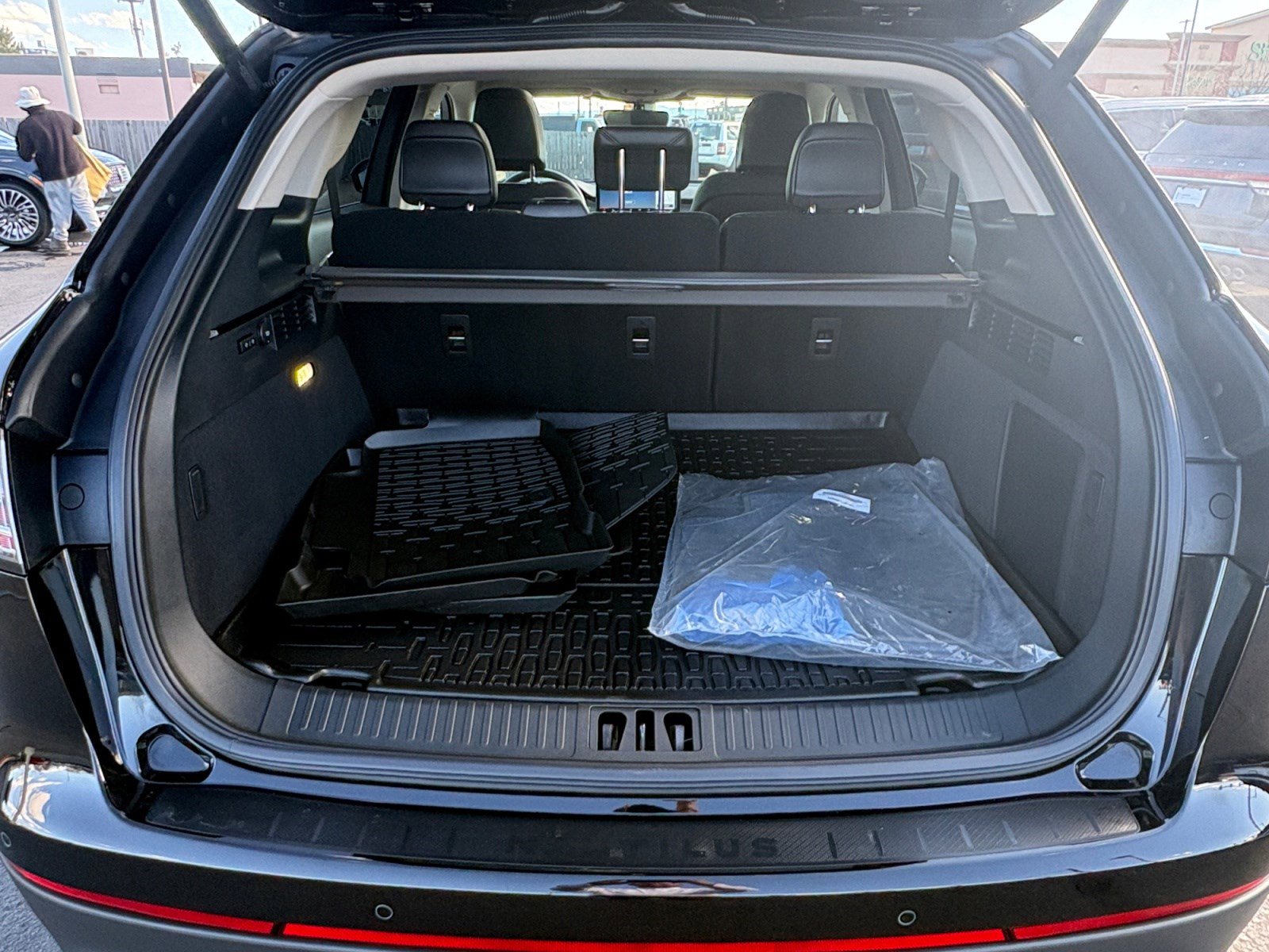 Certified 2023 Lincoln Nautilus Reserve w/ Monochromatic Package image 16