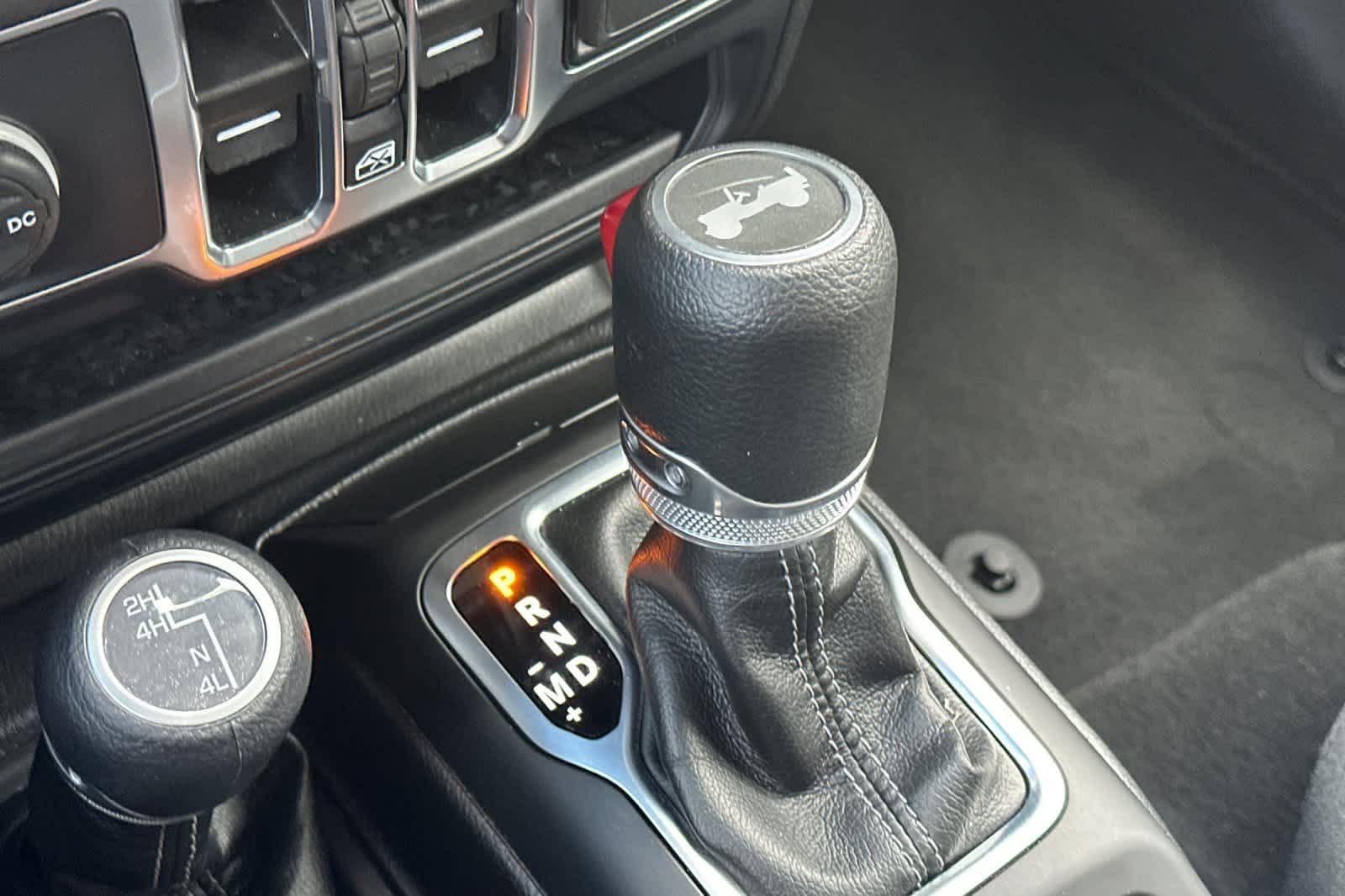 Used 2025 Jeep Wrangler Unlimited Sahara AWD/4WD image 21