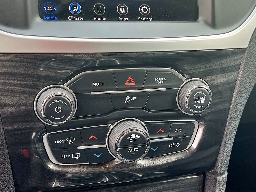 Used 2022 Chrysler 300 Touring w/ Sport Appearance Package image 15