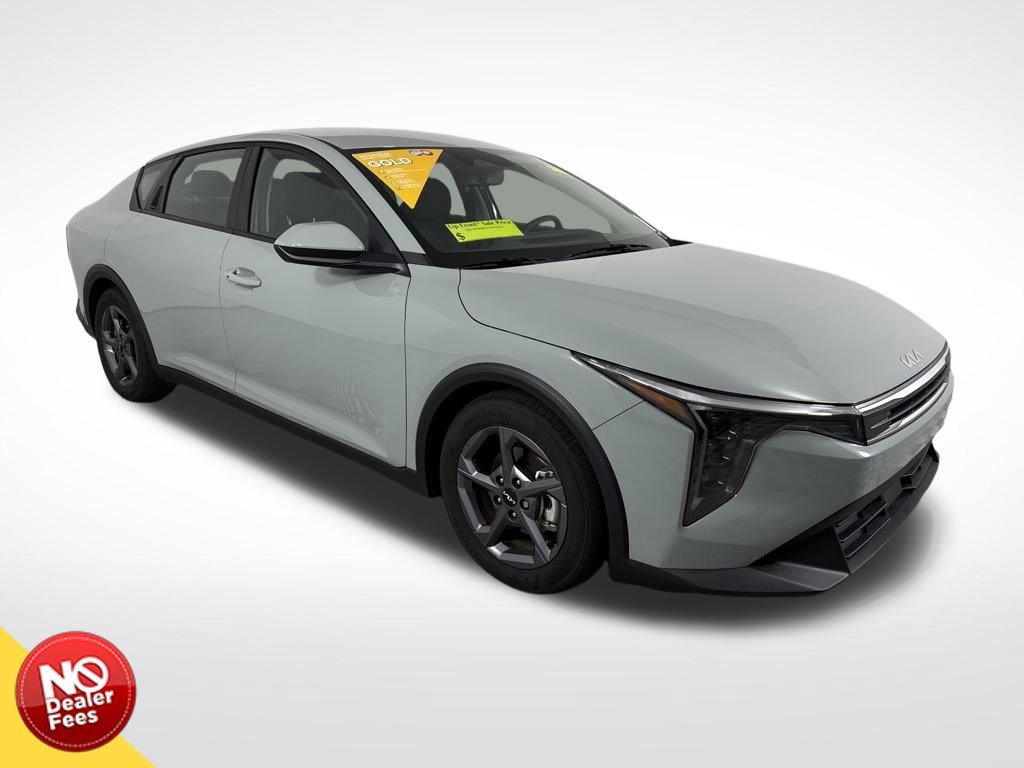 Used 2025 Kia K4 LXS image 1