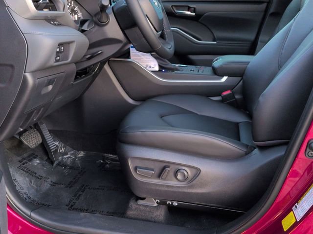 Certified 2026 Toyota Highlander XLE image 13