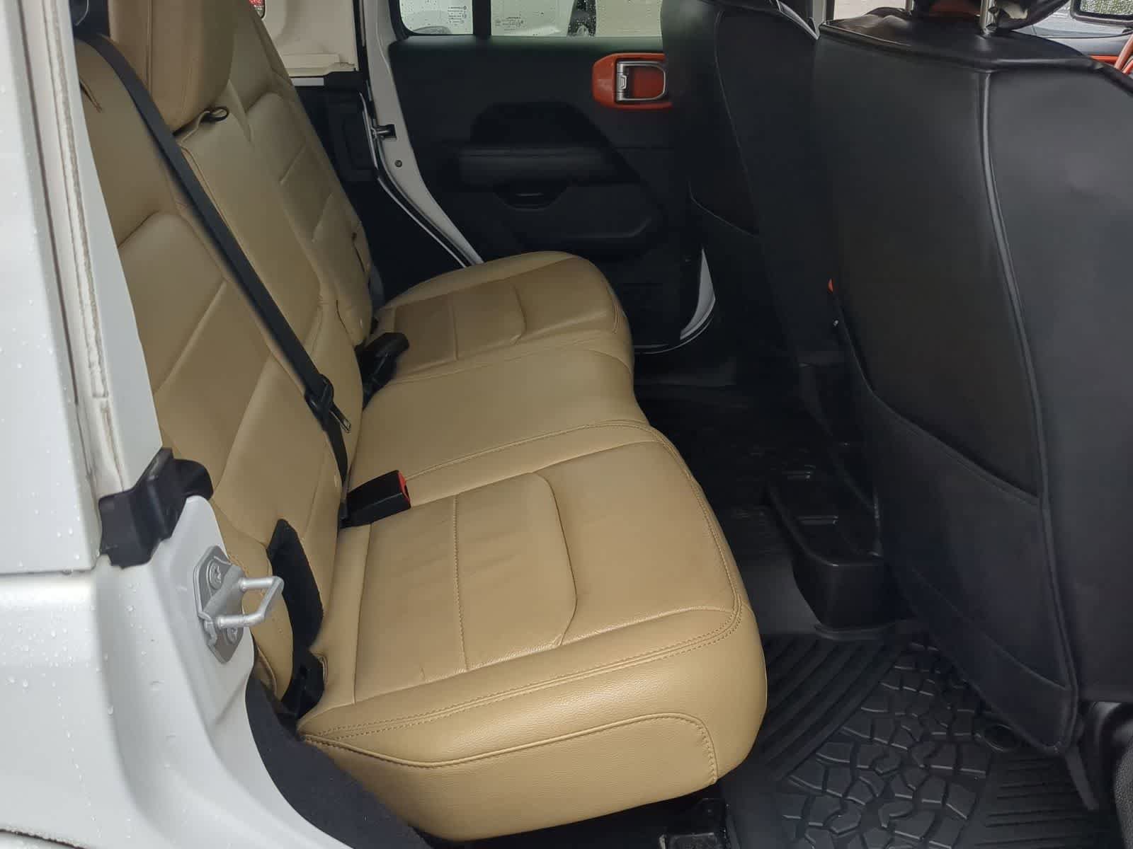 Used 2019 Jeep Wrangler Unlimited Sahara w/ Cold Weather Group AWD/4WD image 20