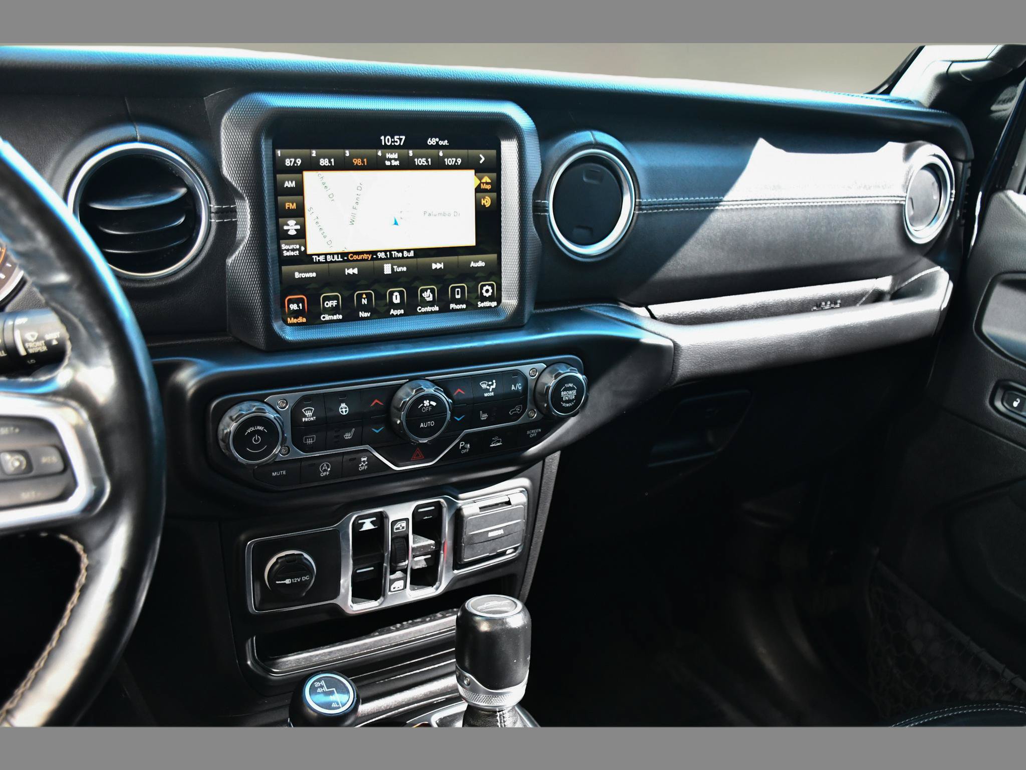 Used 2021 Jeep Gladiator Overland w/ Popular Equipment Package AWD/4WD image 21