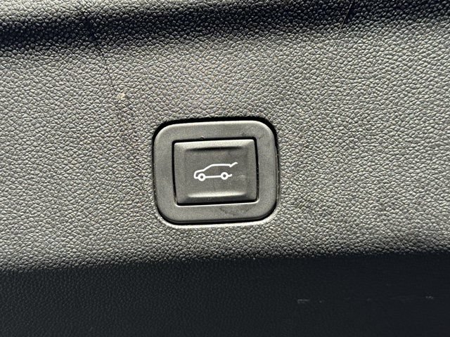 Used 2025 Chevrolet Tahoe High Country AWD/4WD image 23