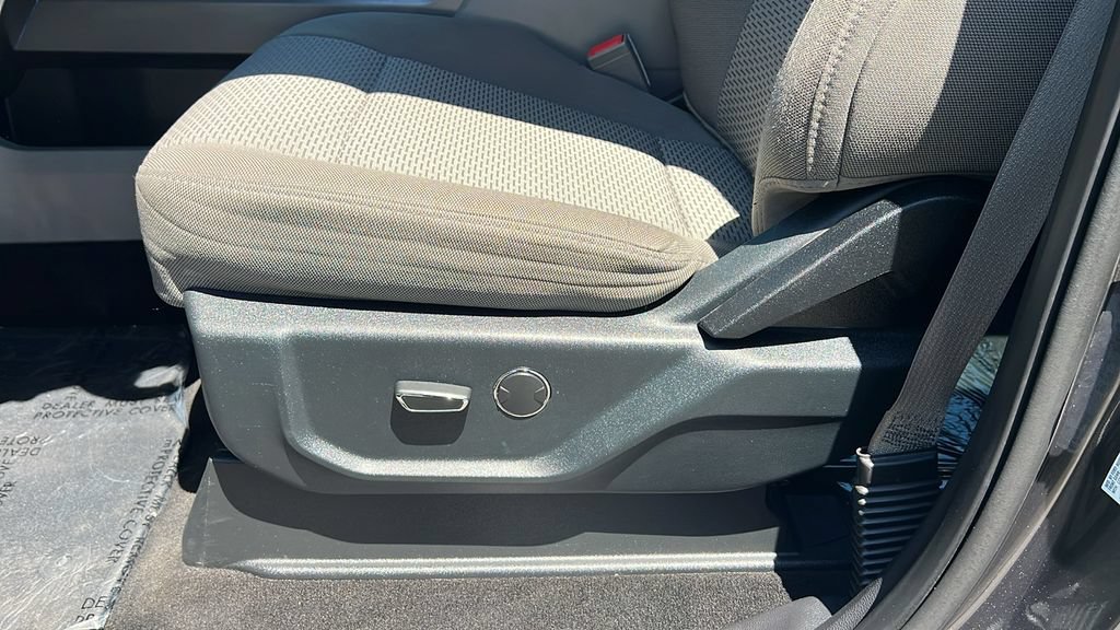 Certified 2018 Ford F250 XLT w/ XLT Premium Package AWD/4WD image 13