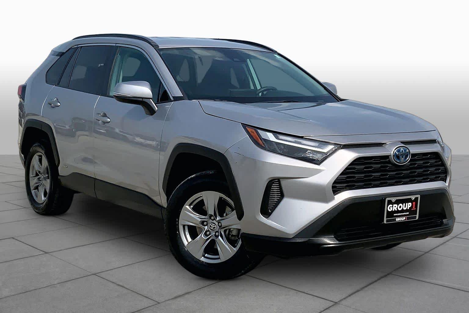 Used 2024 Toyota RAV4 XLE AWD/4WD image 4