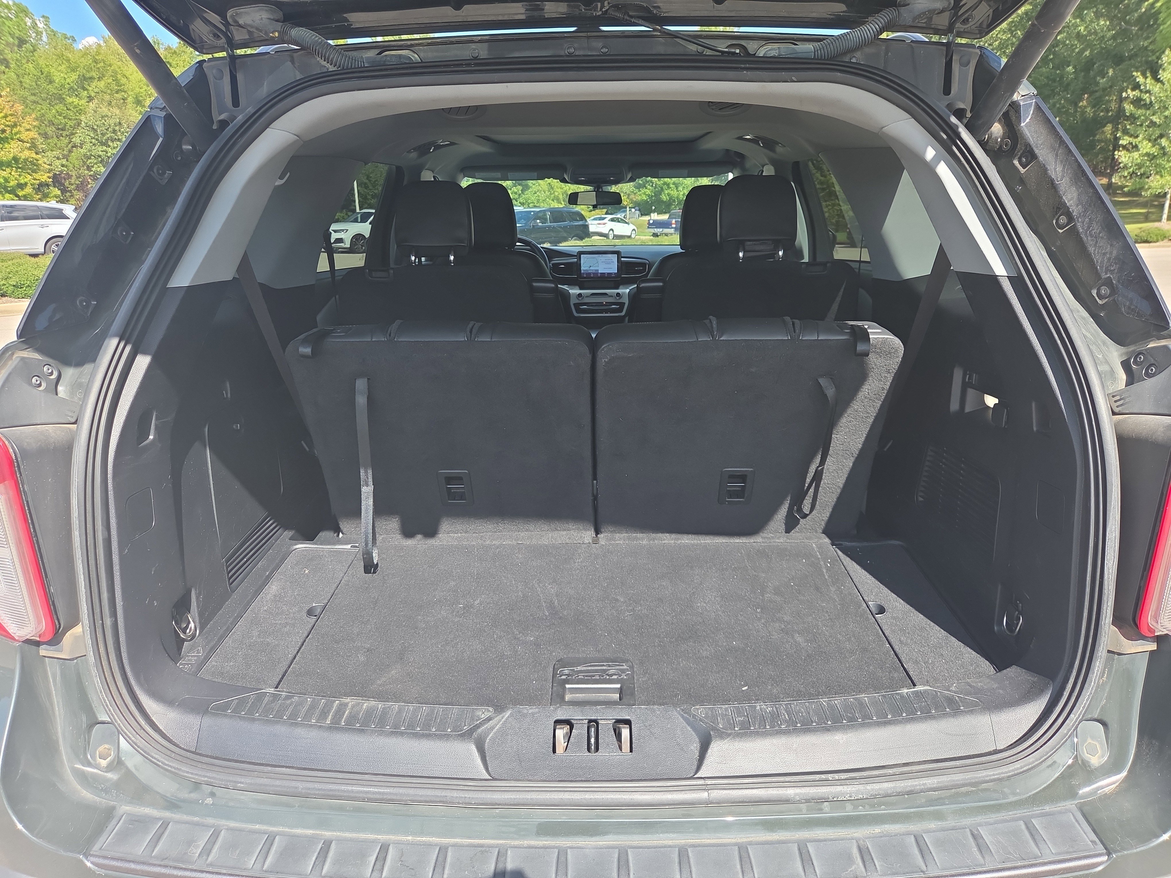 Used 2022 Ford Explorer XLT w/ Equipment Group 202A image 10