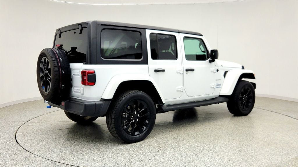 Used 2023 Jeep Wrangler Unlimited Sahara w/ Dual Top Group AWD/4WD image 5