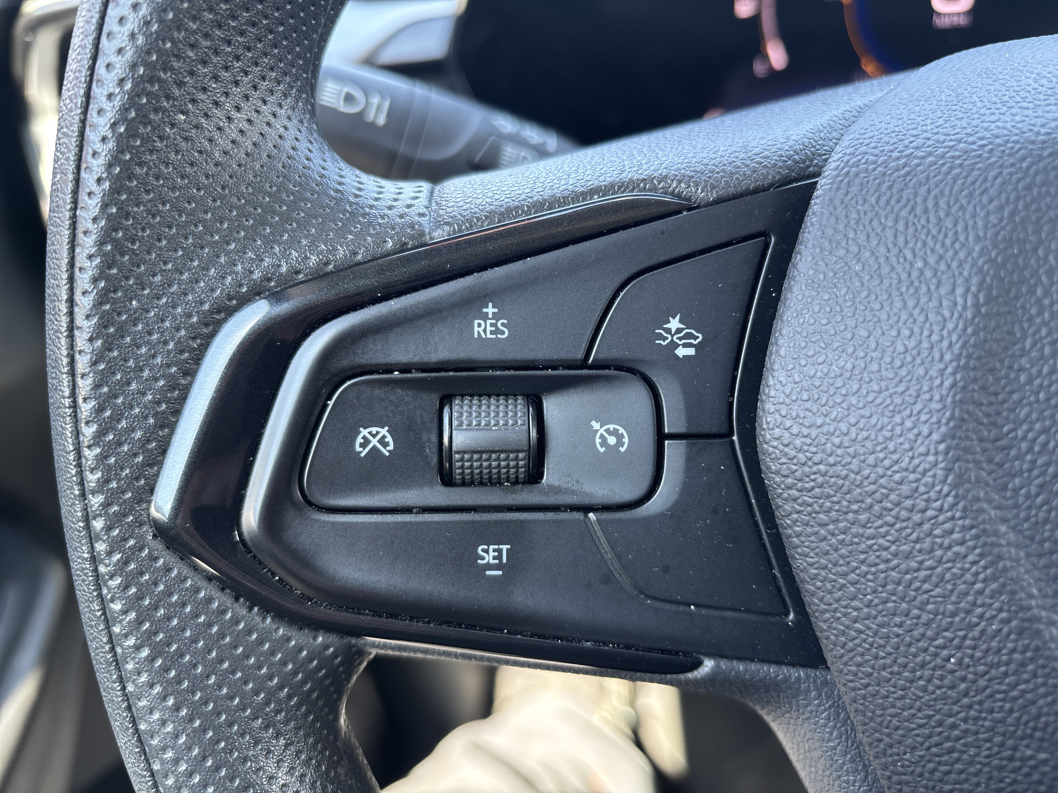 Used 2025 Chevrolet TrailBlazer LT AWD/4WD image 19