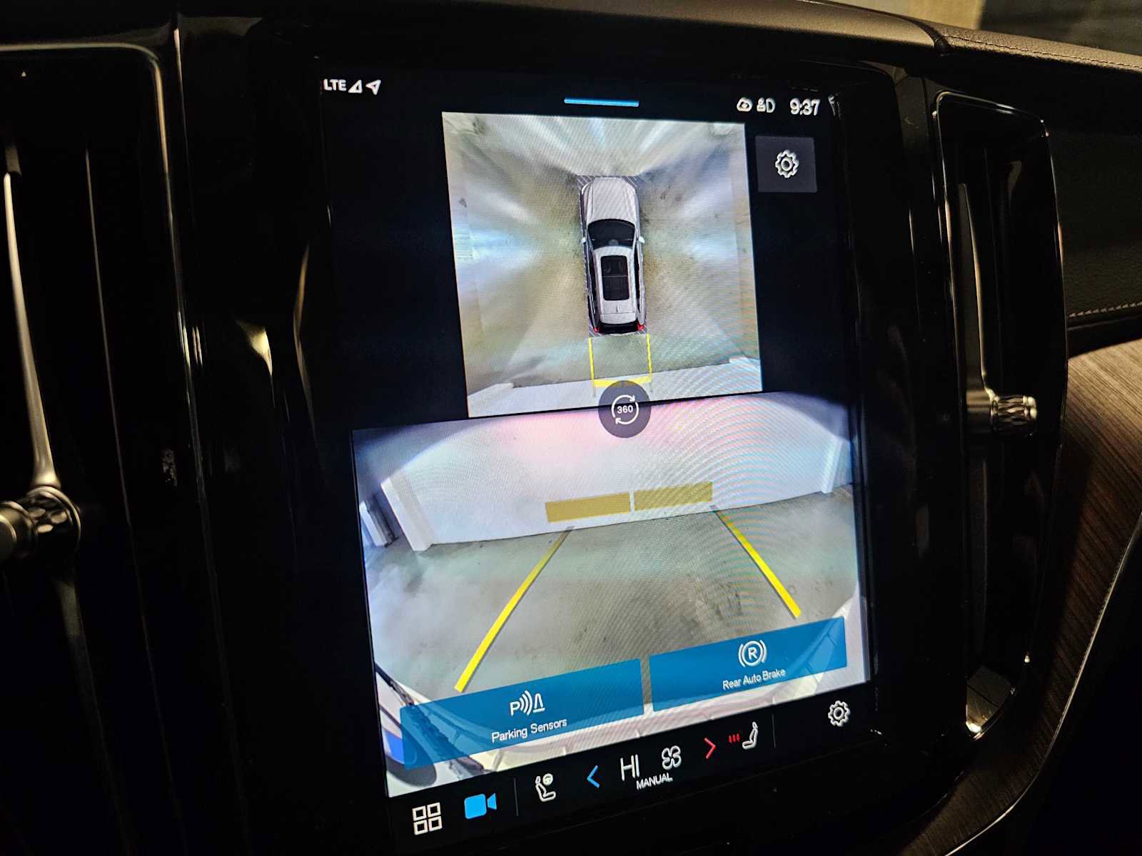 Used 2024 Volvo XC60 B5 Ultimate w/ Protection Package Premier image 17