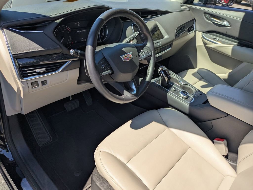Used 2023 Cadillac XT4 Premium Luxury image 17