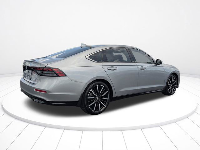 Used 2023 Honda Accord Touring image 3
